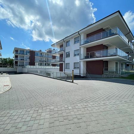 Miodowy Apartament Z Duzym Tarasem W Rewalu, Blisko Morza Bagian luar foto