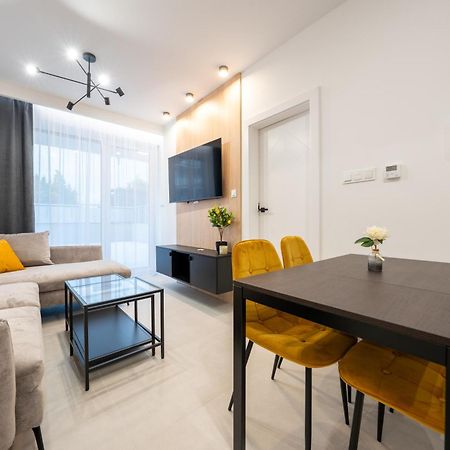 Miodowy Apartament Z Duzym Tarasem W Rewalu, Blisko Morza Bagian luar foto