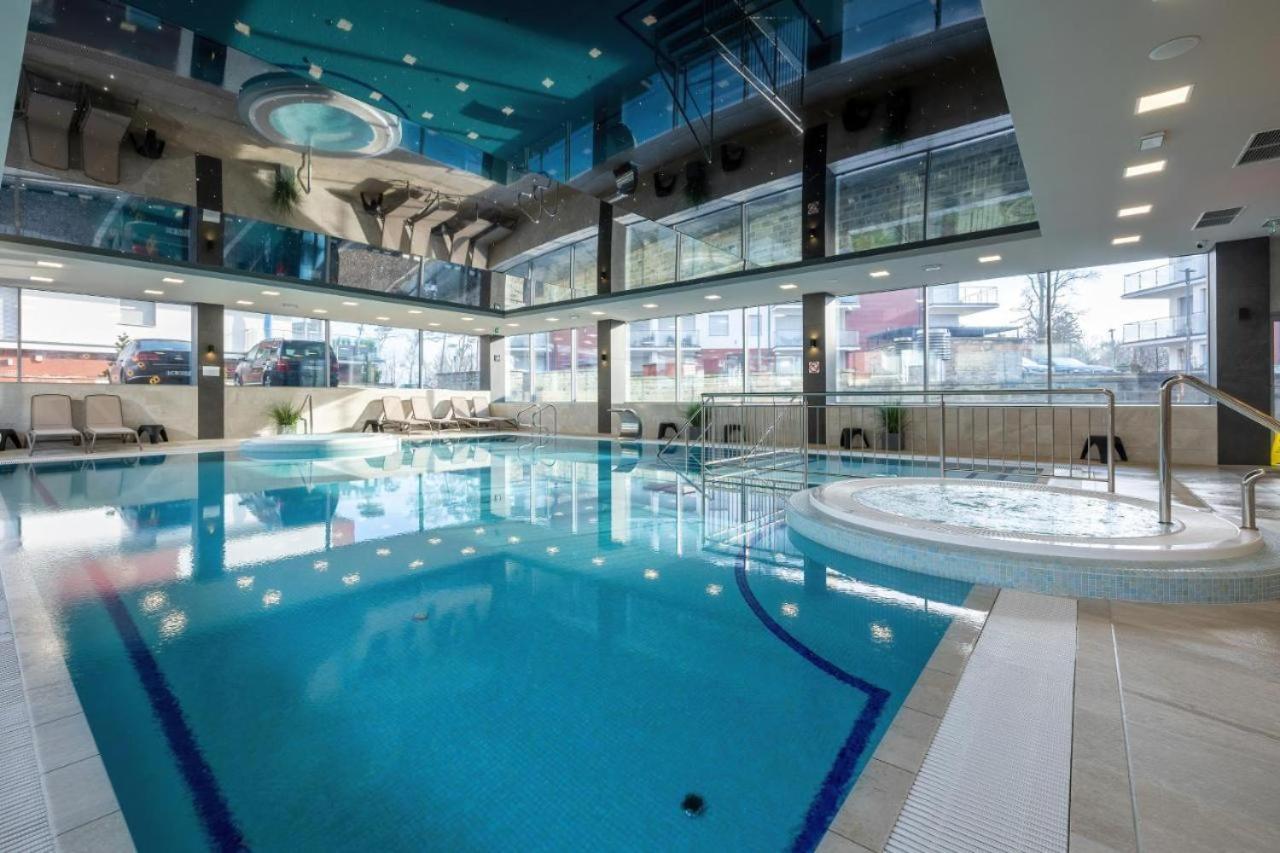 Miodowy Apartament Z Duzym Tarasem W Rewalu, Blisko Morza Bagian luar foto
